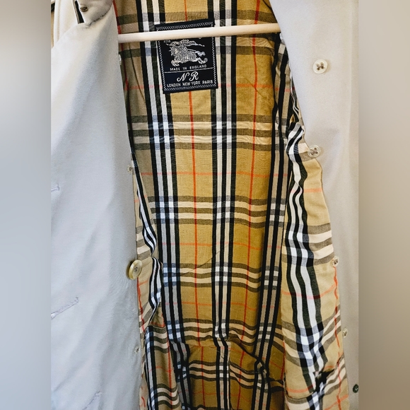 Burberry (Vintage) Women's Trenchcoat - Picture 11 of 15